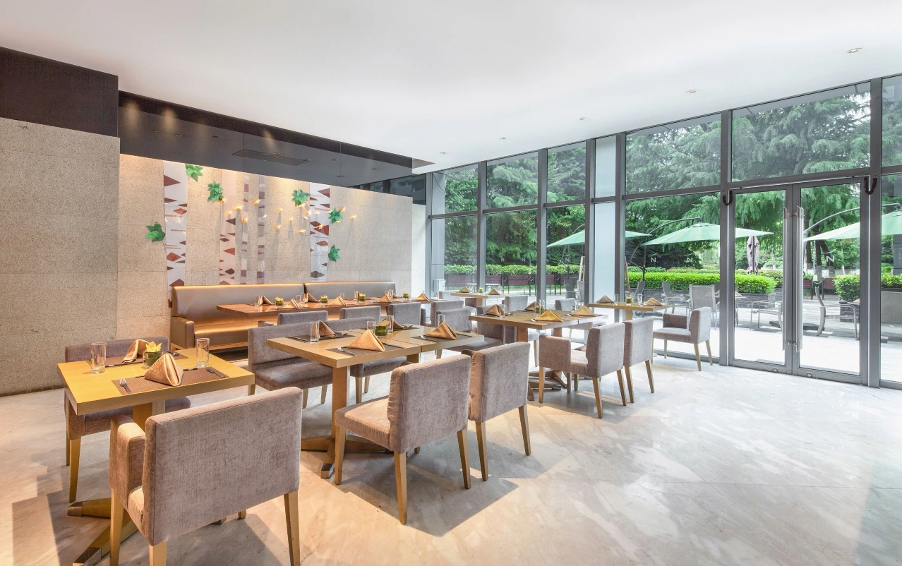 新酒店餐廳實景